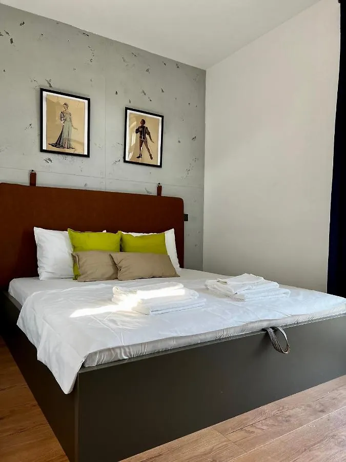 Art Apartment Near Paradise Mall & Metro Station Sofie 0*,