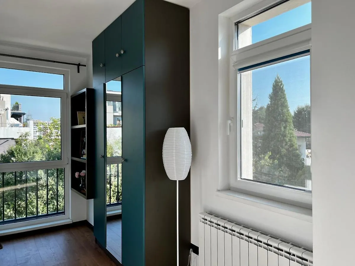 Art Apartment Near Paradise Mall & Metro Station Sofie
