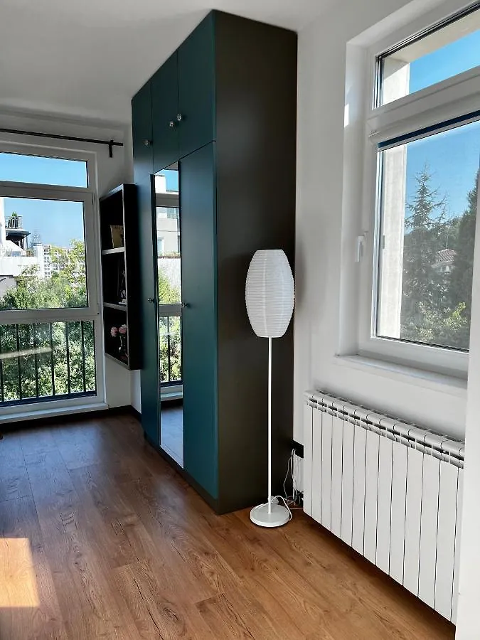 Art Apartment Near Paradise Mall & Metro Station Sofie