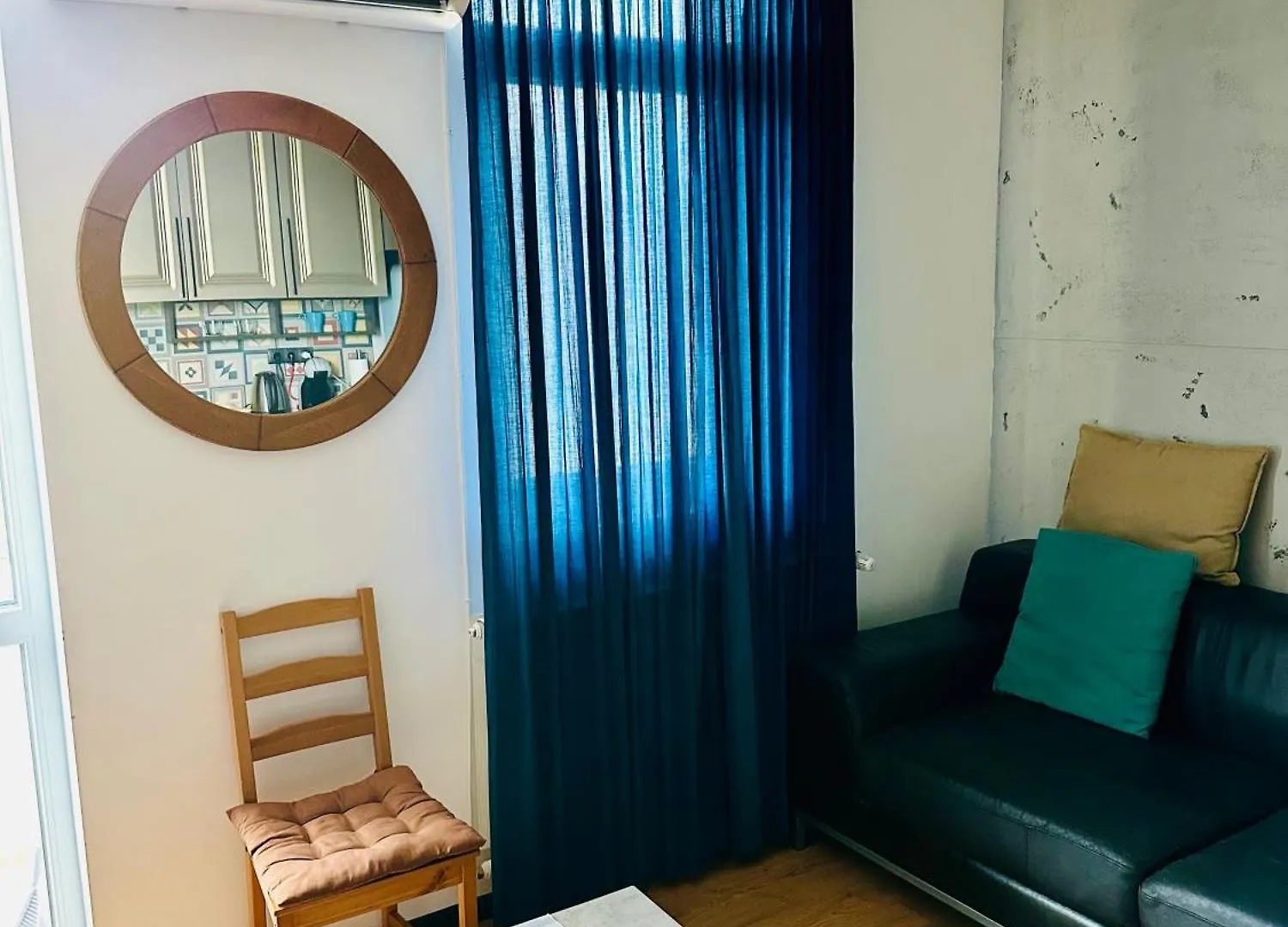 Art Apartment Near Paradise Mall & Metro Station Sofia